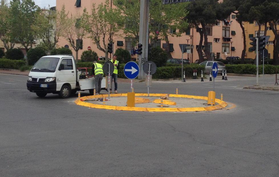 Sistemata la rotonda in zona porto 