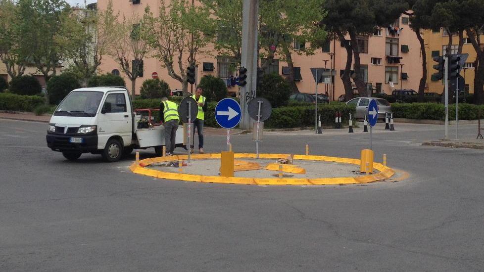 Sistemata la rotonda in zona porto