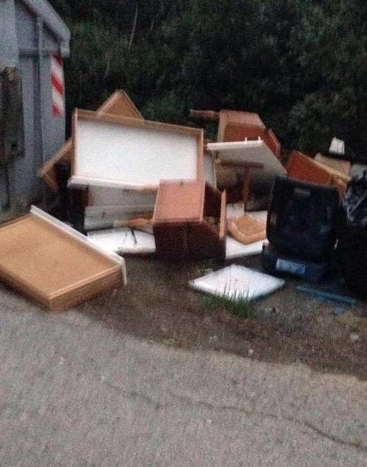 Dieci telecamere accanto ai cassonetti multe a chi sporca 