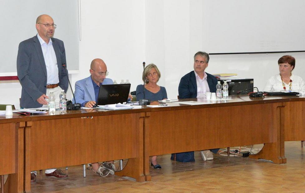 In consiglio fino a notte fra litigi e accuse pesanti 