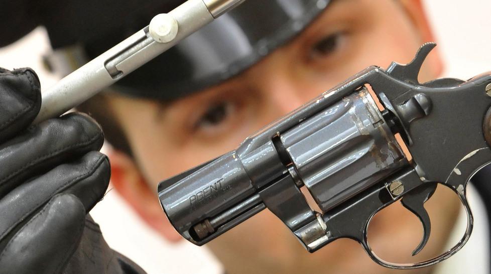 Dopo l’incidente spunta una pistola Nei guai 50enne
