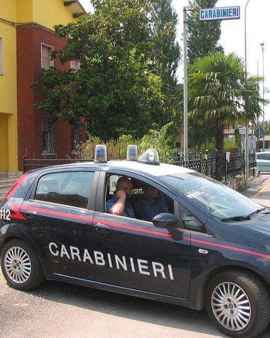 Ladri scatenati, rubano all’interno di auto e furgoni