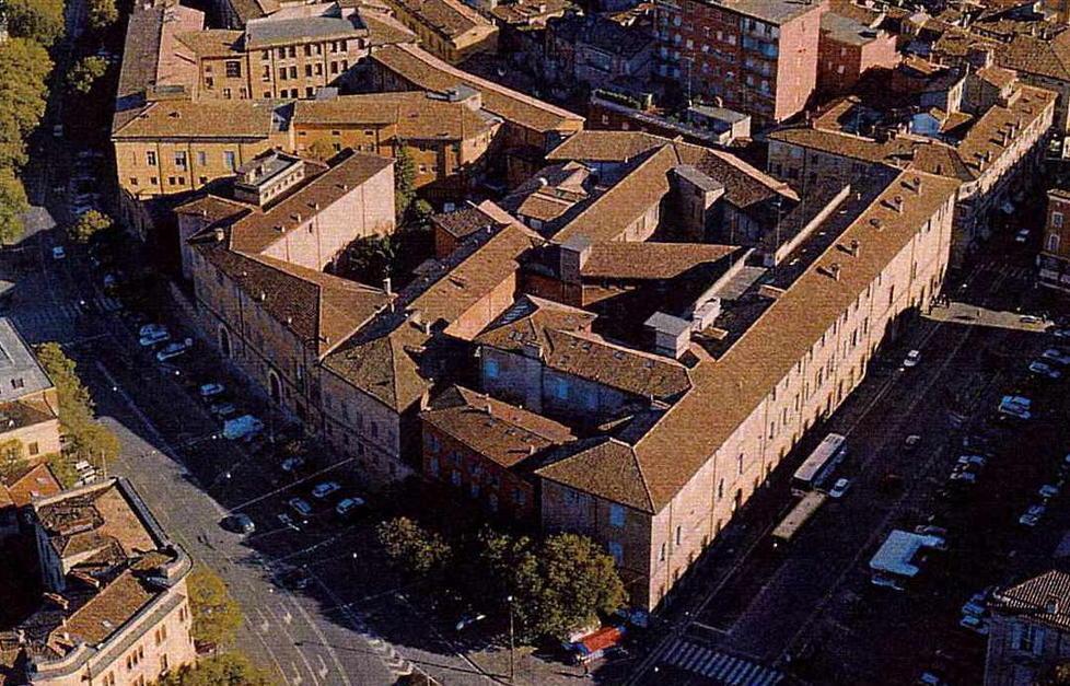 Sant’Agostino, il Comune ferma tutto 
