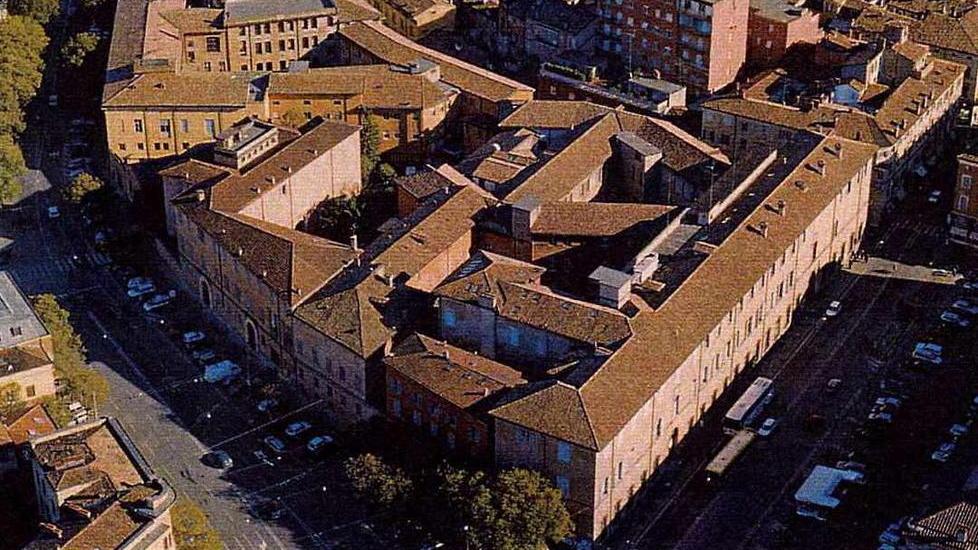 Sant’Agostino, il Comune ferma tutto