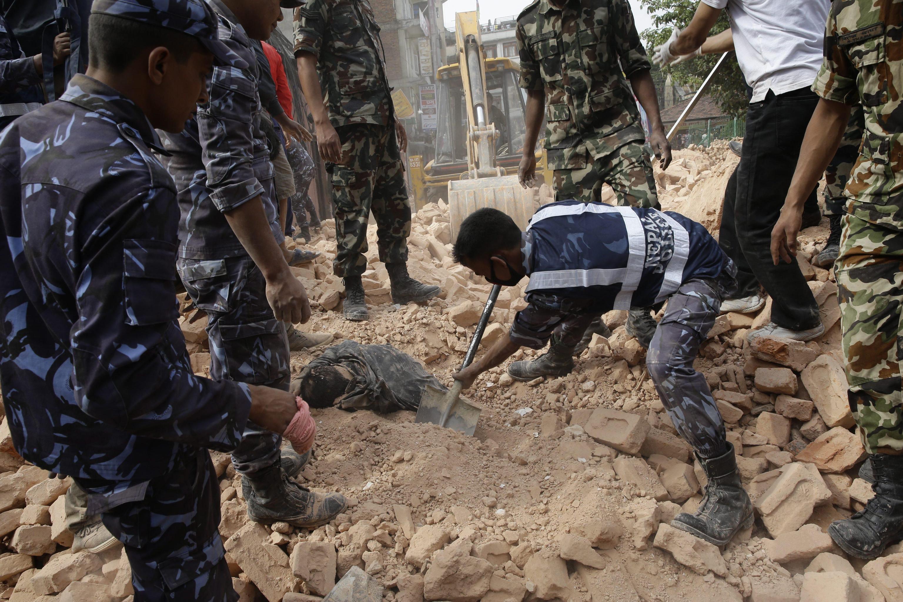 Un'immagine del terremoto in  Nepal (foto Ansa)