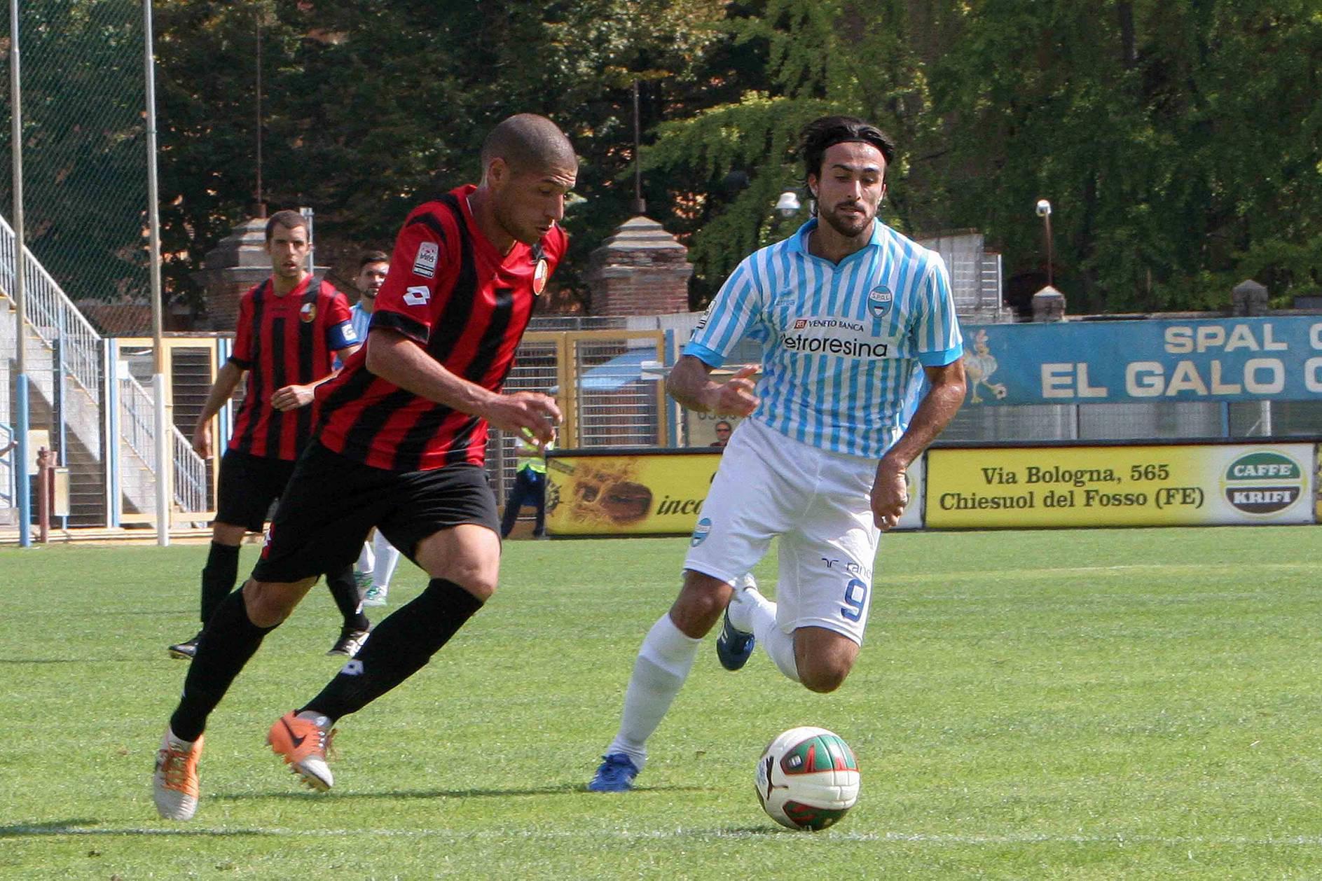 Del veterano Espeche il gol del vantaggio della Lucchese che va al riposo sull'1-0 con il Tuttocuoio