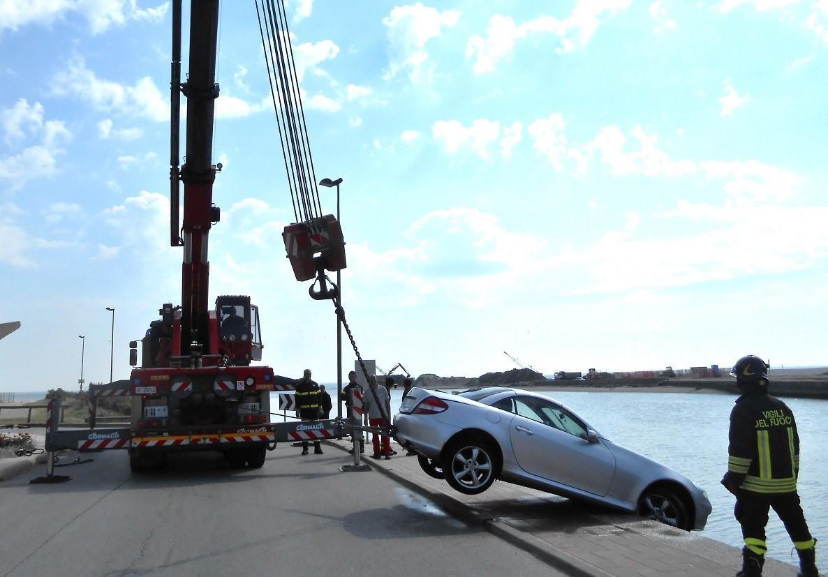 Auto ripescata nel Logonovo
