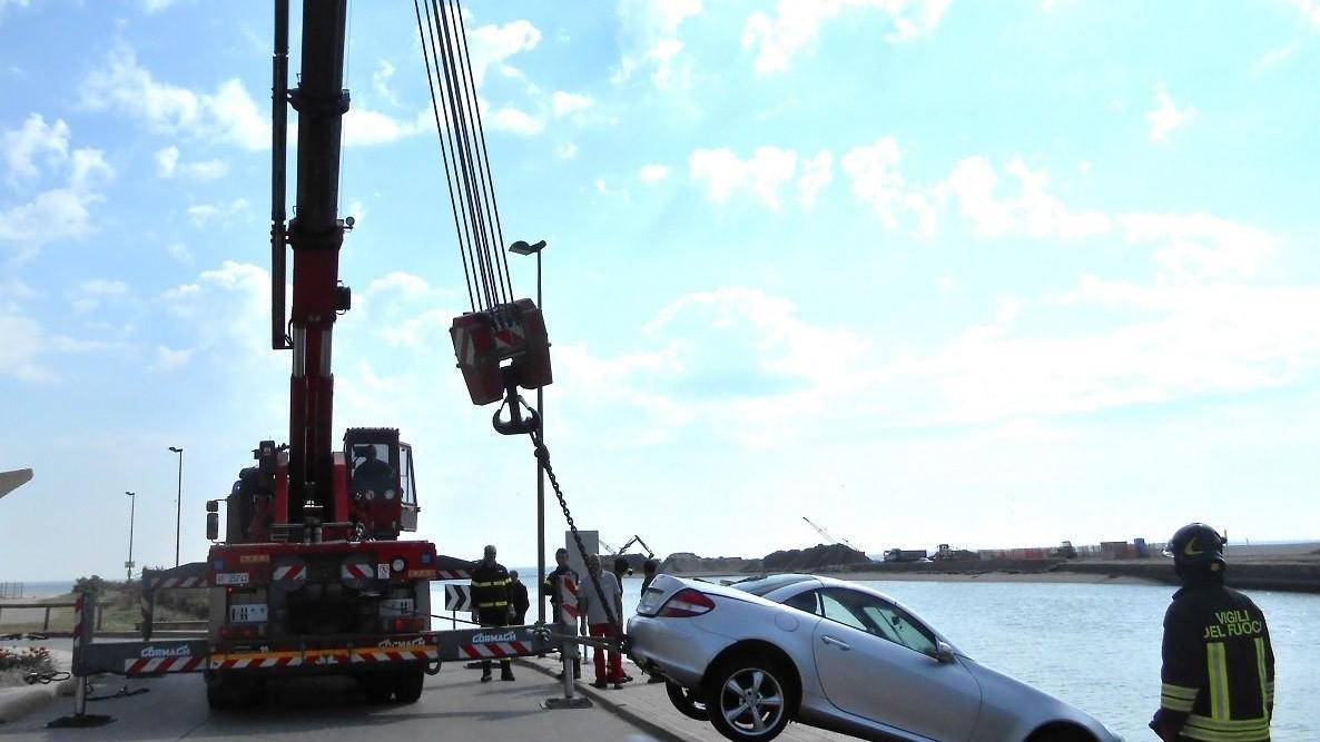 Auto ripescata nel Logonovo