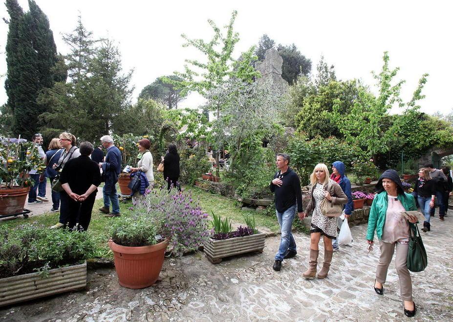 Giardini segreti, in mille su a Buggiano Castello 