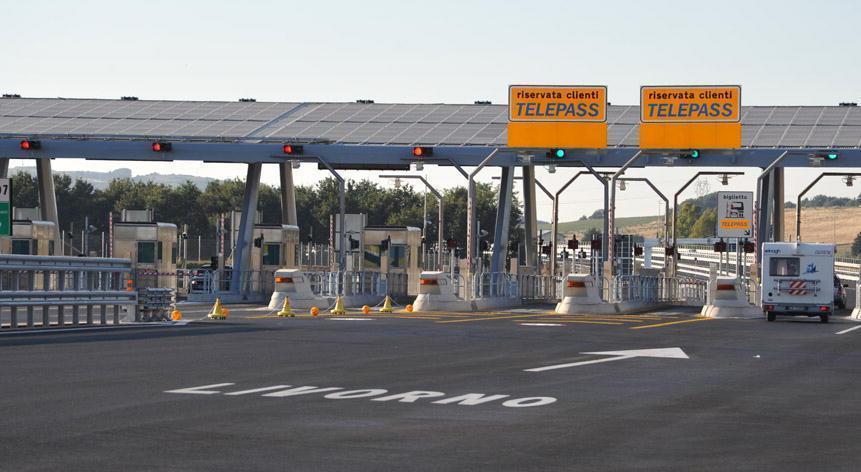 Il casello dell'Autostrada Tirrenica a San Pietro in Palazzi
