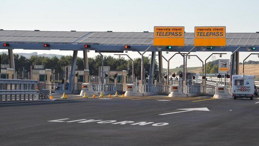 Il casello dell'Autostrada Tirrenica a San Pietro in Palazzi