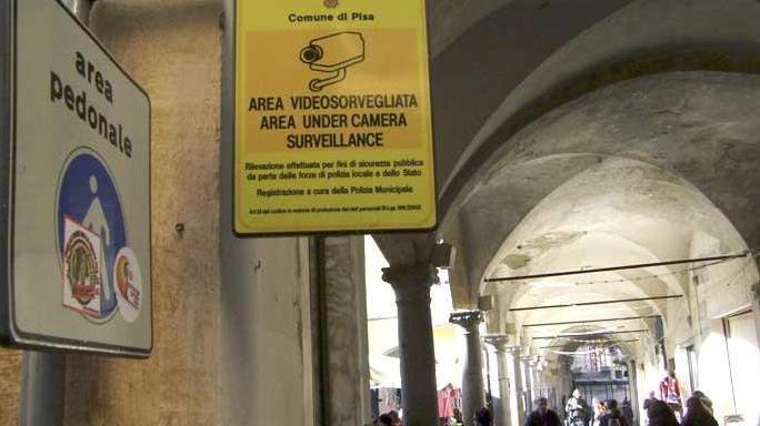 Alcol, abusi e soliti noti ma chi guarda i filmati?
