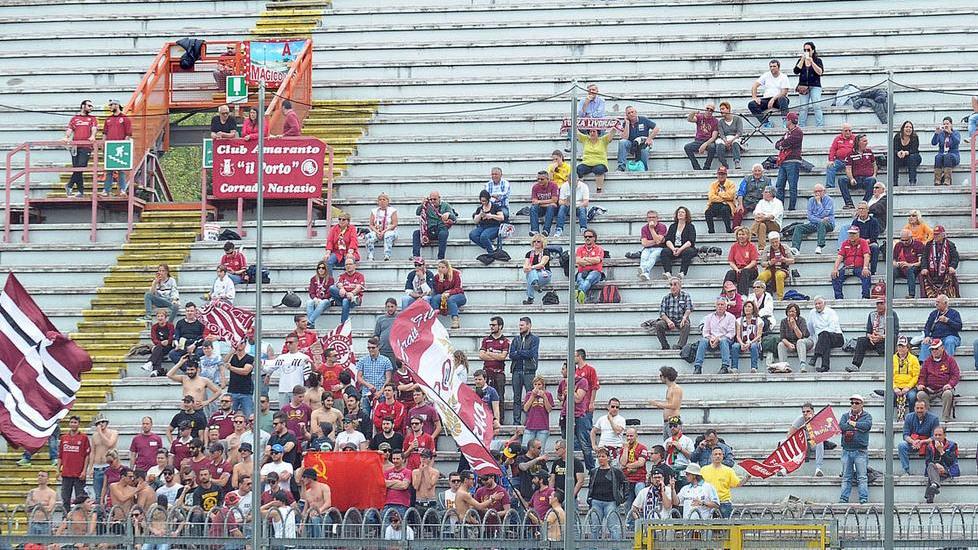 17 anni dopo l’invasione, solo 250 tifosi...