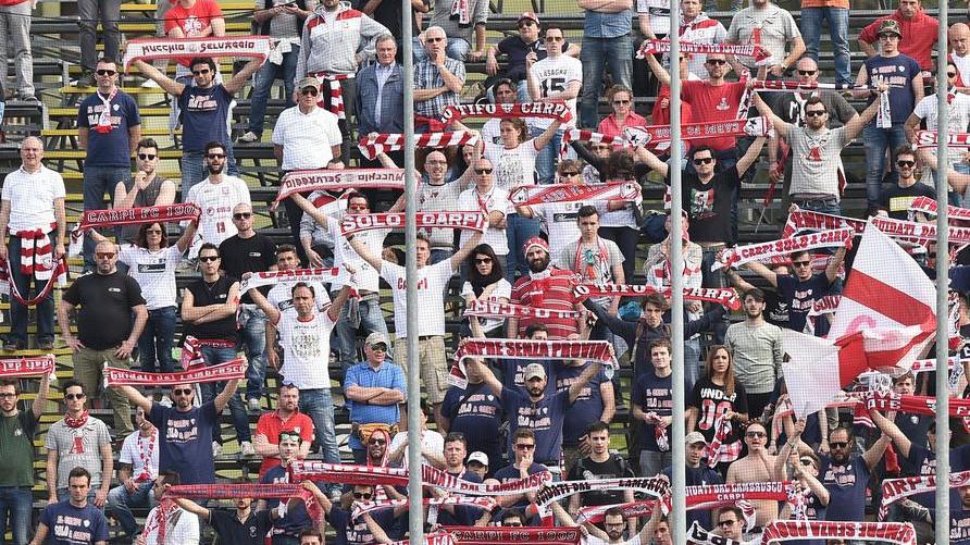 Tifosi biancorossi e ciociari uniti nei cori contro Lotito