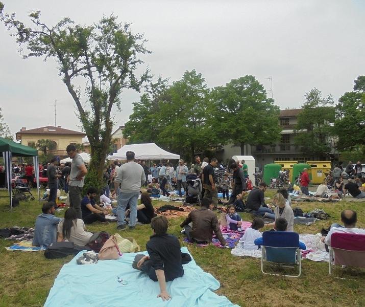 Papotti, picnic di solidarietà in macelleria 