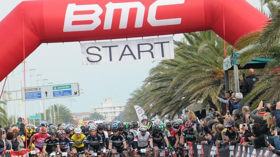 Lido di Camaiore presa d’assalto dai ciclisti