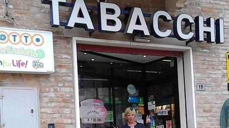 Lauretta e la tabaccheria