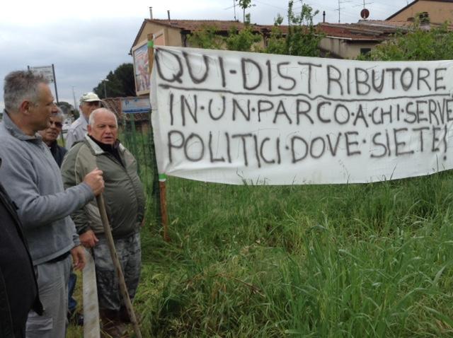 Lo striscione di protesta