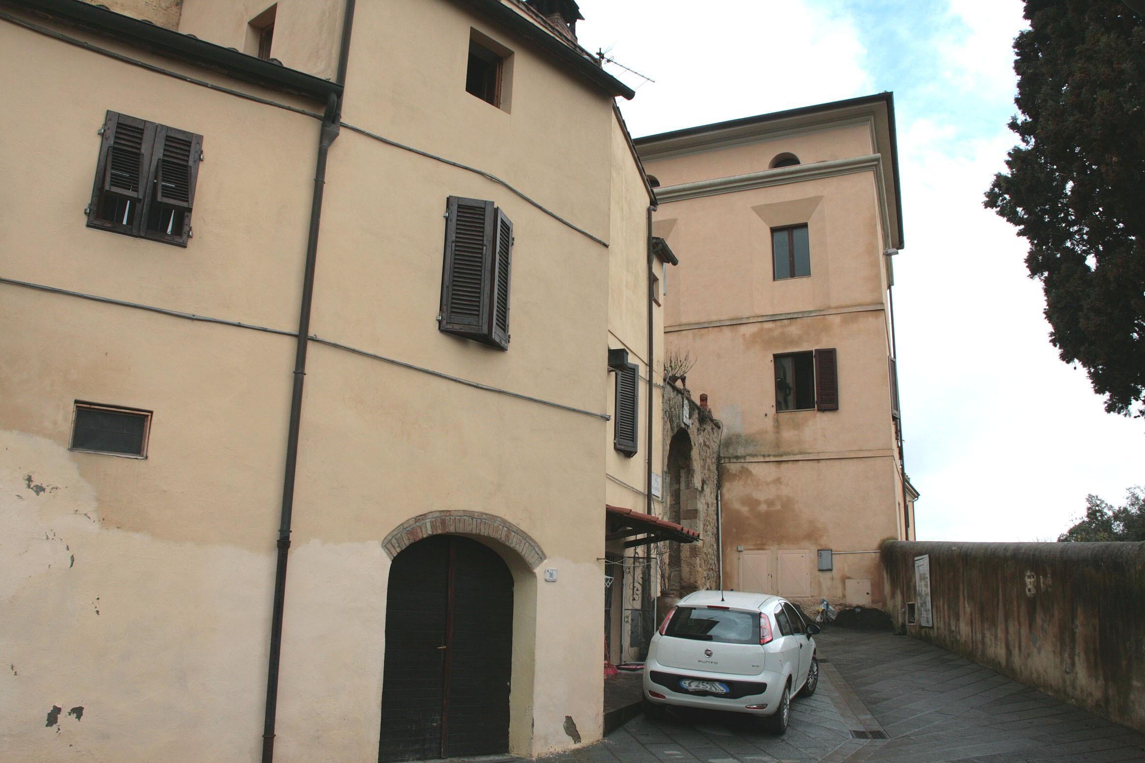 La sede della Rsa di Castelnuovo (foto d'archivio)