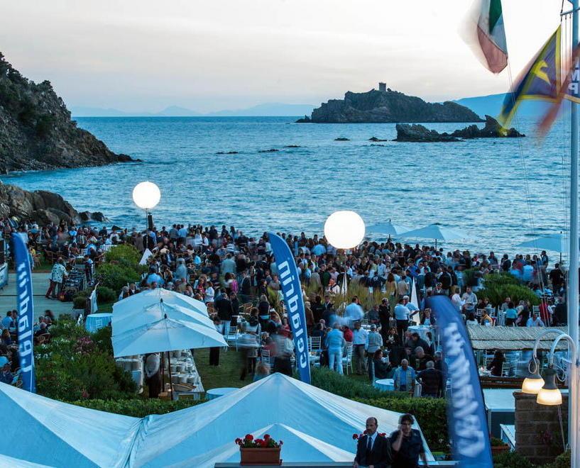 Vela, grandi numeri per la 151 Miglia 2015