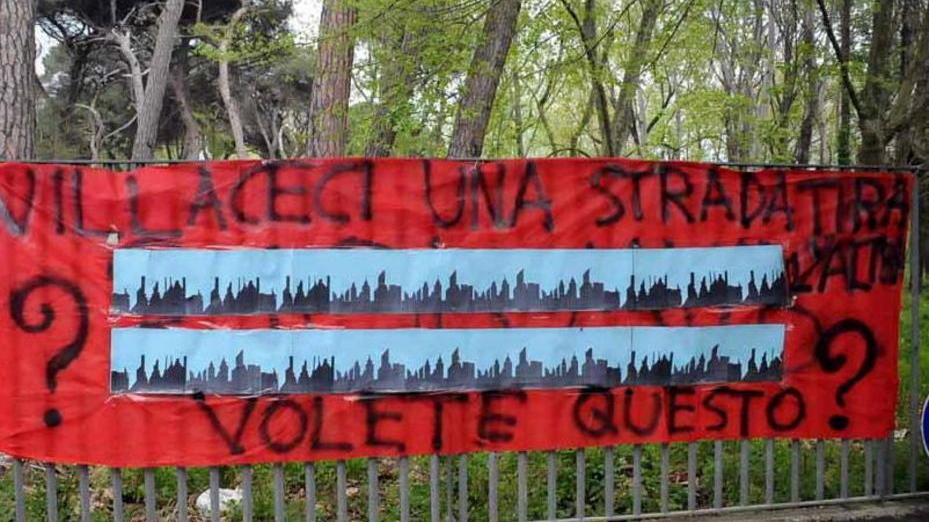 Paperelle nel cantiere dell’ex hotel