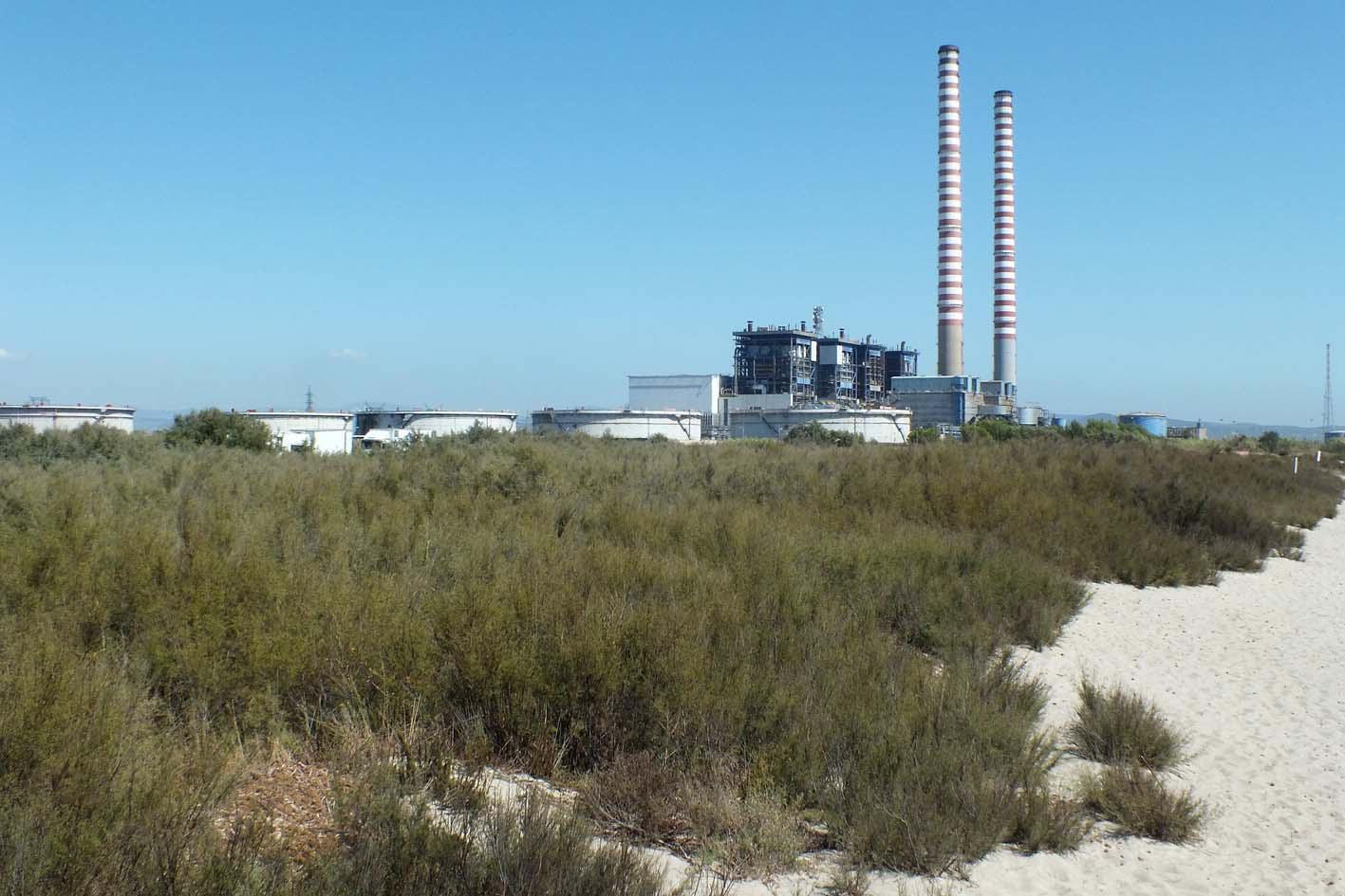 Una veduta della centrale Enel di Tor del Sale
