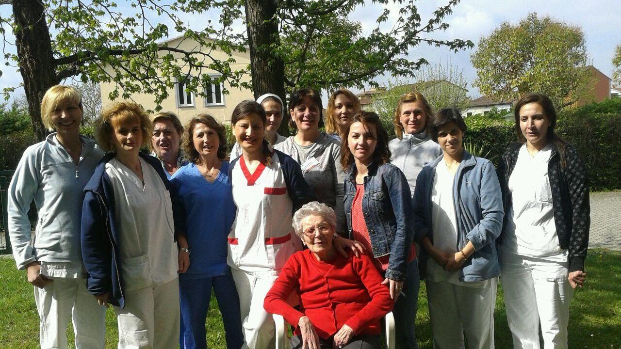 La maestra Elda torna in cattedra a 94 anni