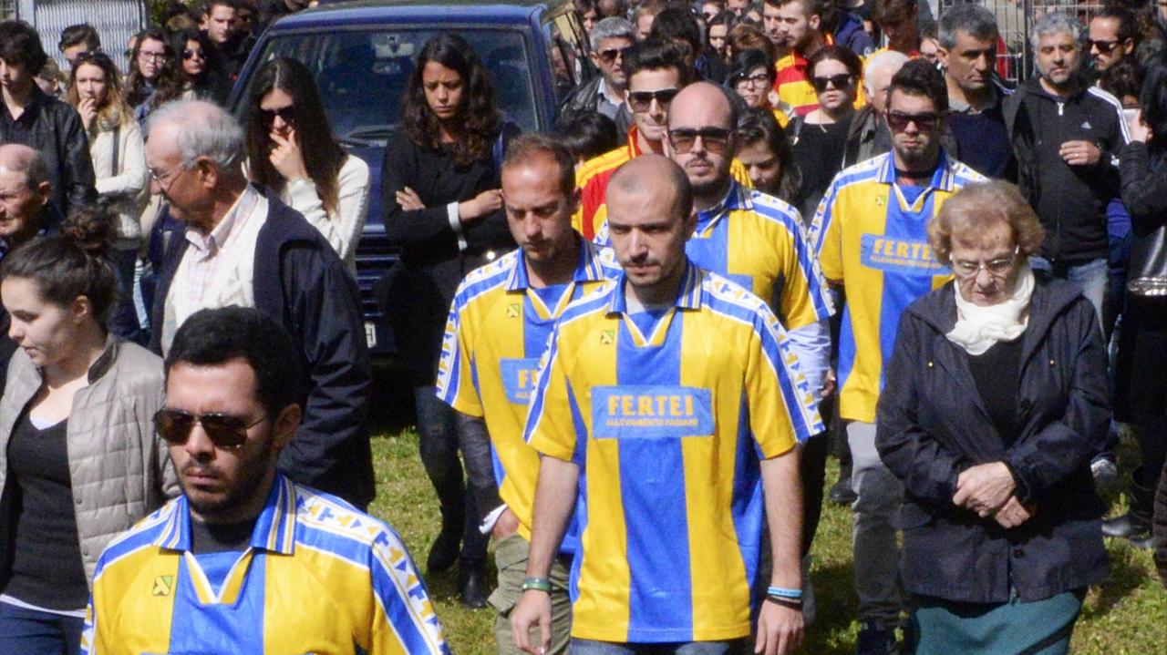 I compagni di squadra al funerale di Mattia Ferrigno (foto Bf)