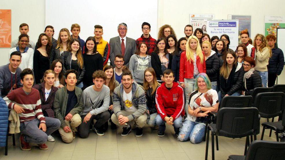 Gli studenti del liceo Stagi che partecipano all'associazione cooperativa scolastica