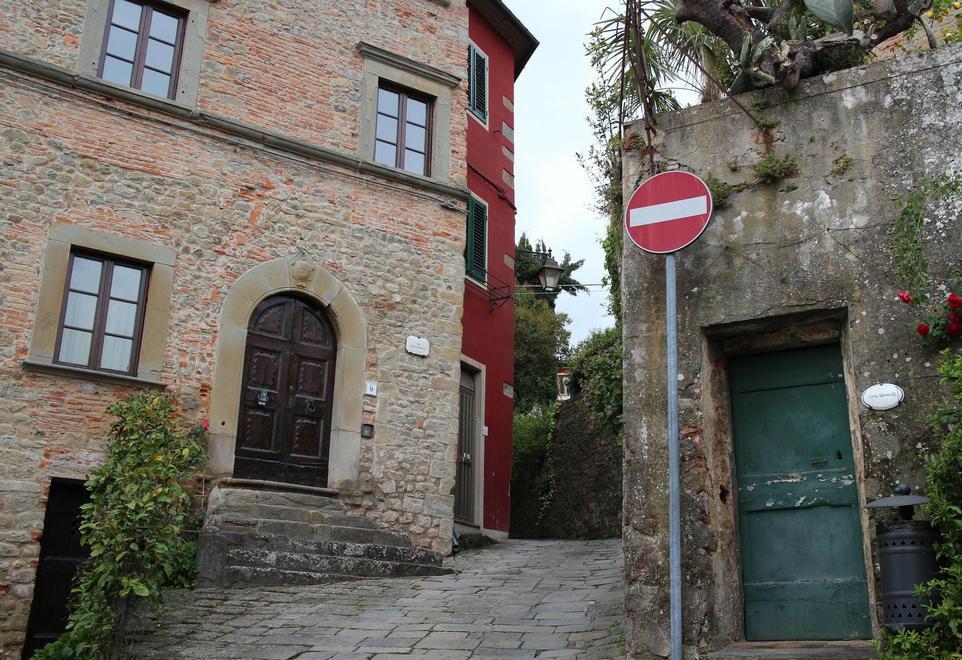 Il luogo della rapina (foto Nucci)
