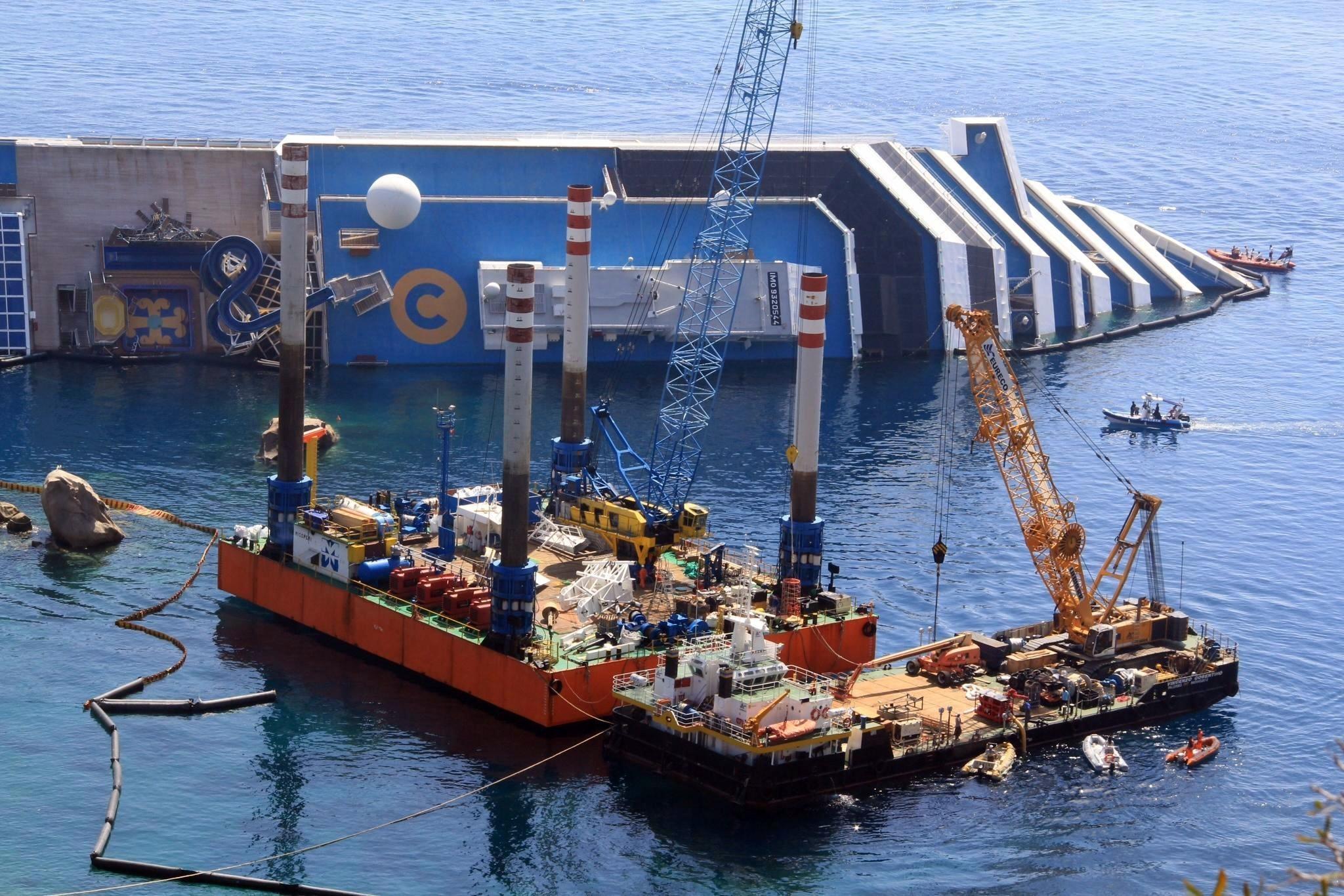 Le operazioni di recupero della Costa Concordia al Giglio da parte della Micoperi