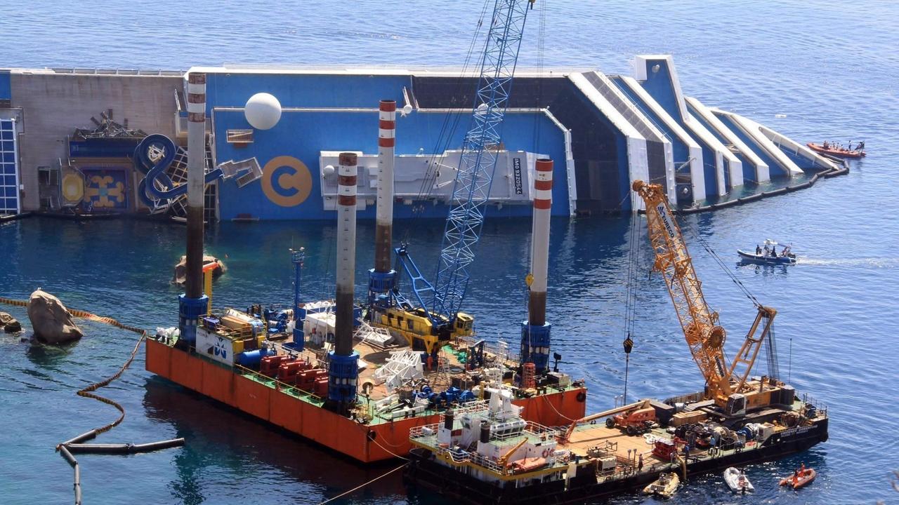 Le operazioni di recupero della Costa Concordia al Giglio da parte della Micoperi