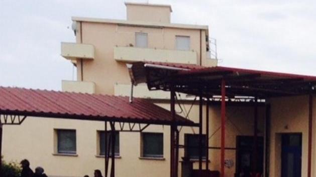 Materna, scoprono il soffitto pericolante