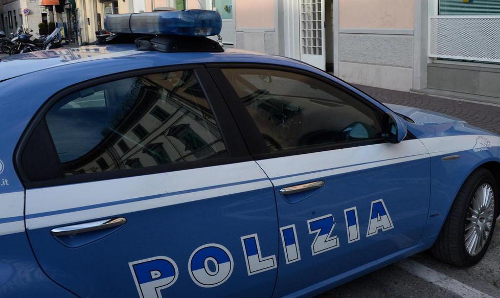 Picchiata con una catena in strada dal fidanzato