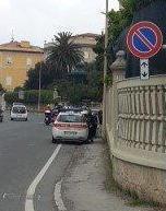 Vigili in servizio alla Rotonda, ma le auto in divieto di sosta