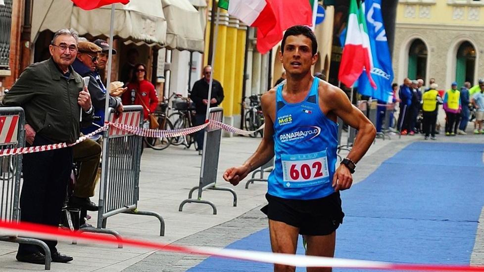 Luca De Francesco fa il vuoto