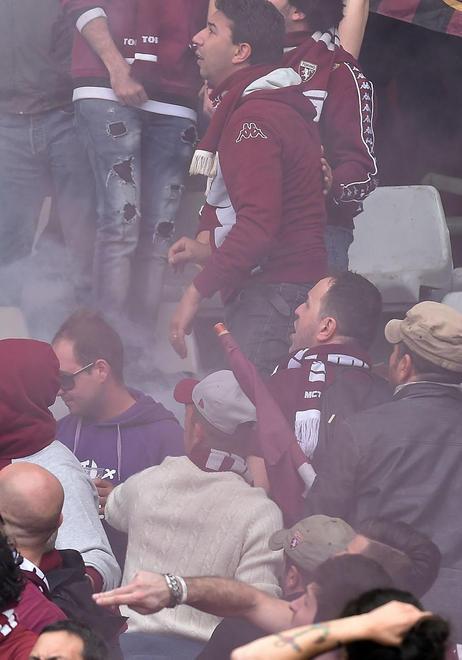 Bomba carta a Torino Tutti contro gli ultrà per la tolleranza zero 