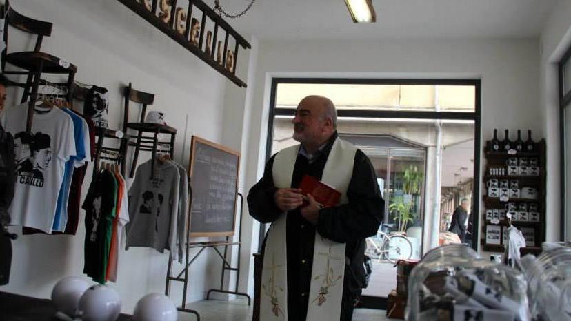 Peppone e Don Camillo rivivono al Negòsi in piàsa