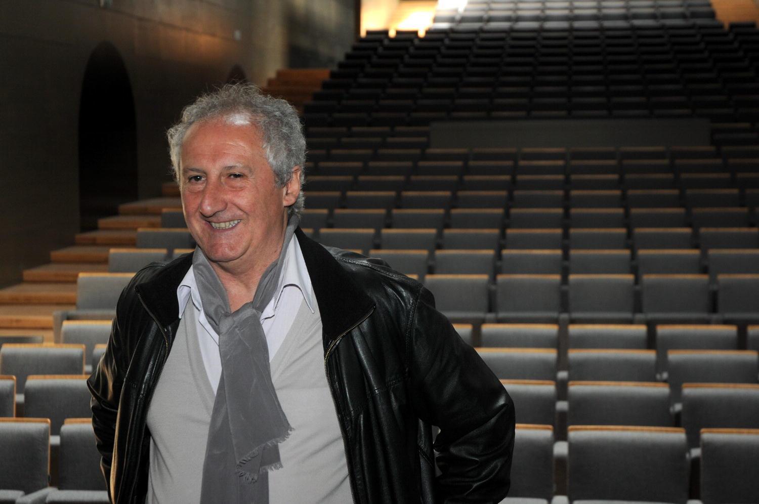 Eugenio Allegri all'interno del teatro realiazzato nell'ex Fonderia 2 Leopolda (foto Giorgio)