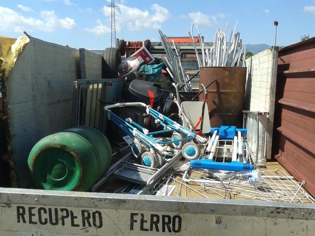 I rifiuti metallici sequestrati dalla Polizia provinciale di Prato