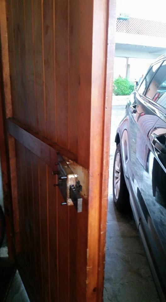 Uno dei garage forzati dai ladri 