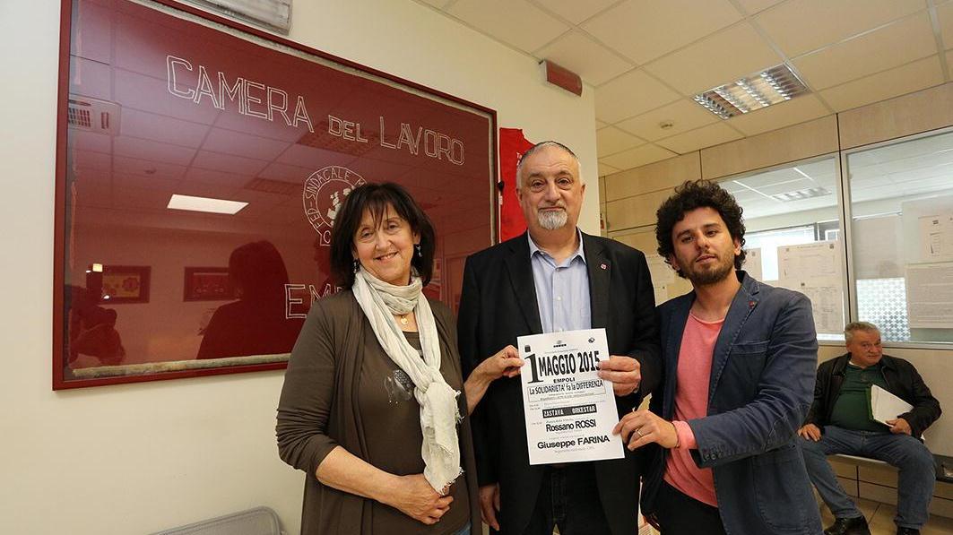 Da sinistra Loredana Polidori, Rossano Rossi e Paolo Grasso della Cgil con il volantino del Primo Maggio