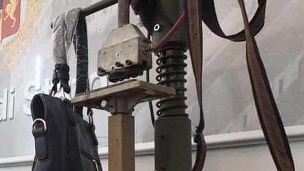 Scoperto atelier per produrre borse con marchi fasulli