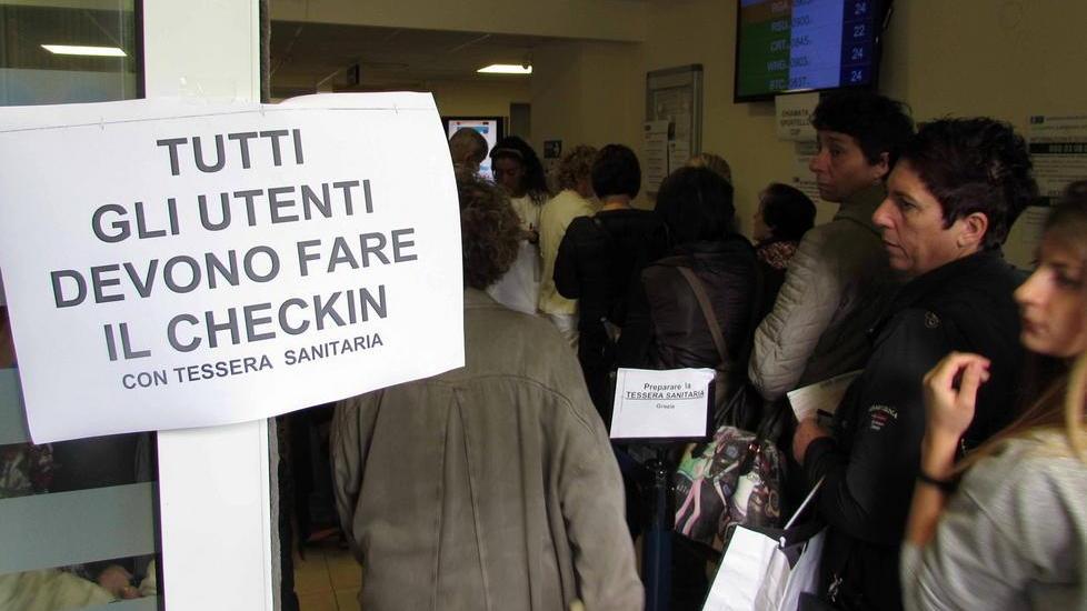 Esordio no del TuPassi tra maxifile e proteste