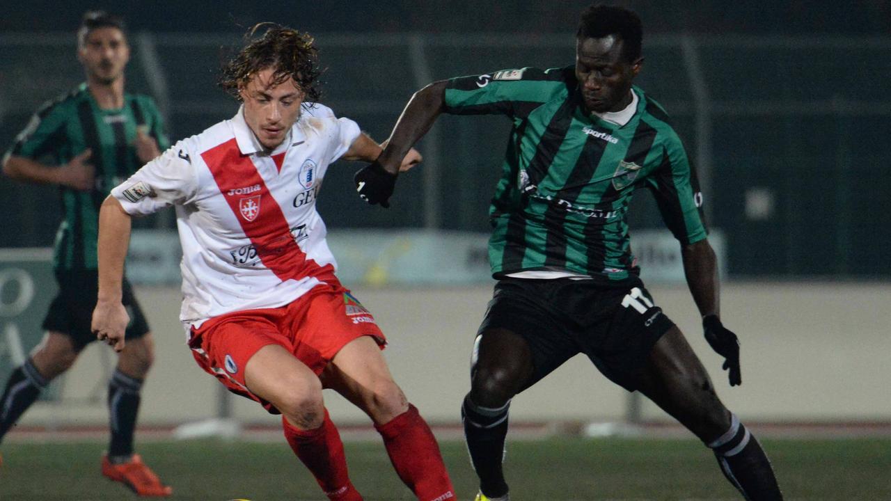 Il derby di andata: mandorlini contro Konate (foto Silvi)