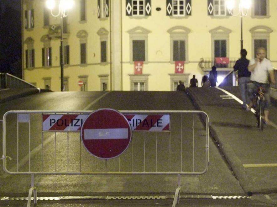 Lungarni chiusi dalle 22 alle 3 da domani scatta la Ztl 