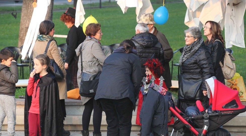 Via Filzi, il comitato organizza il mercatino 