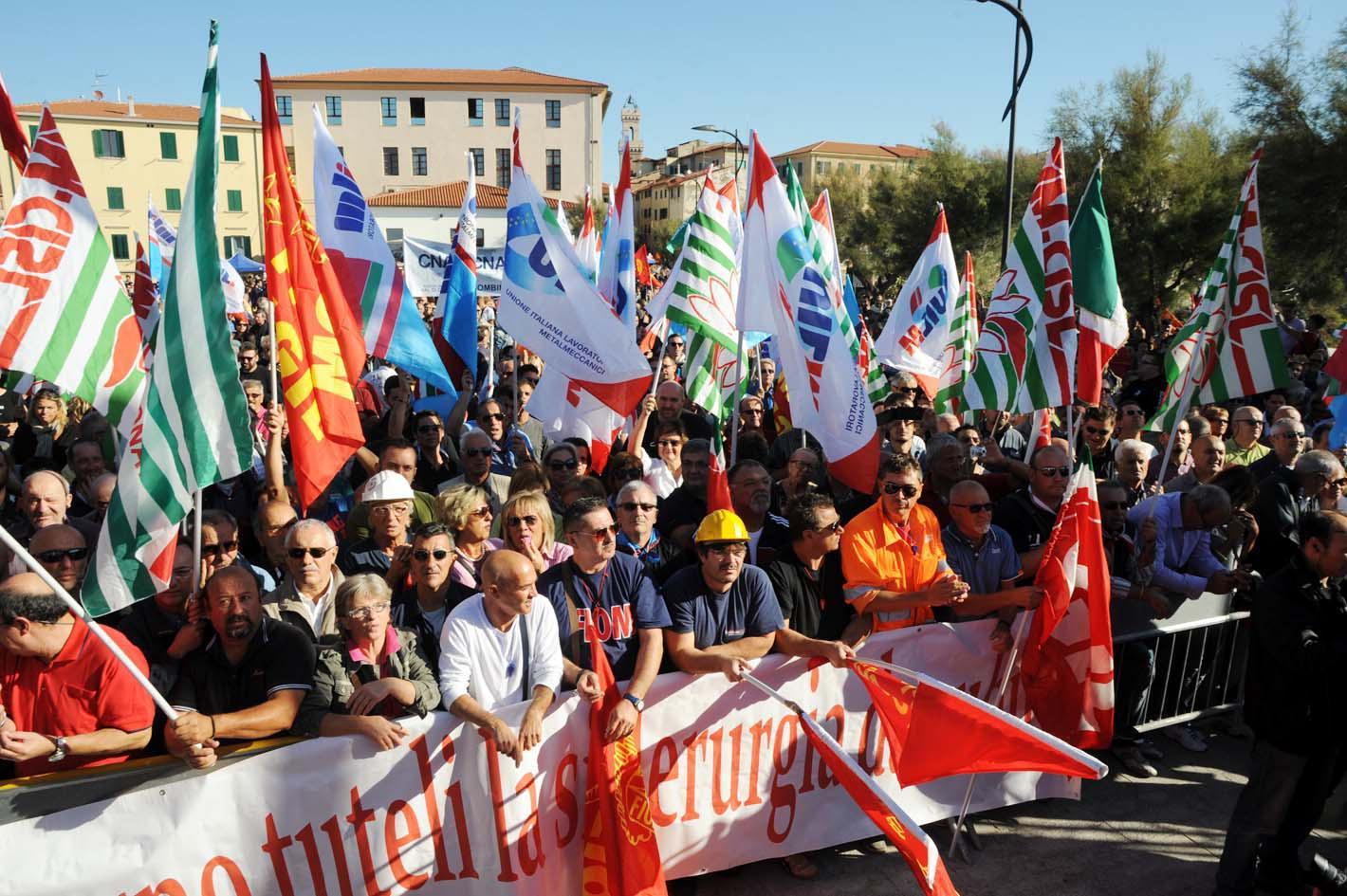 Una manifestazione degli operai ex Lucchini