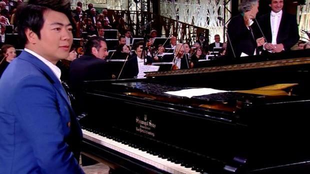Il maestro Lang Lang suona al pianoforte di Puccini