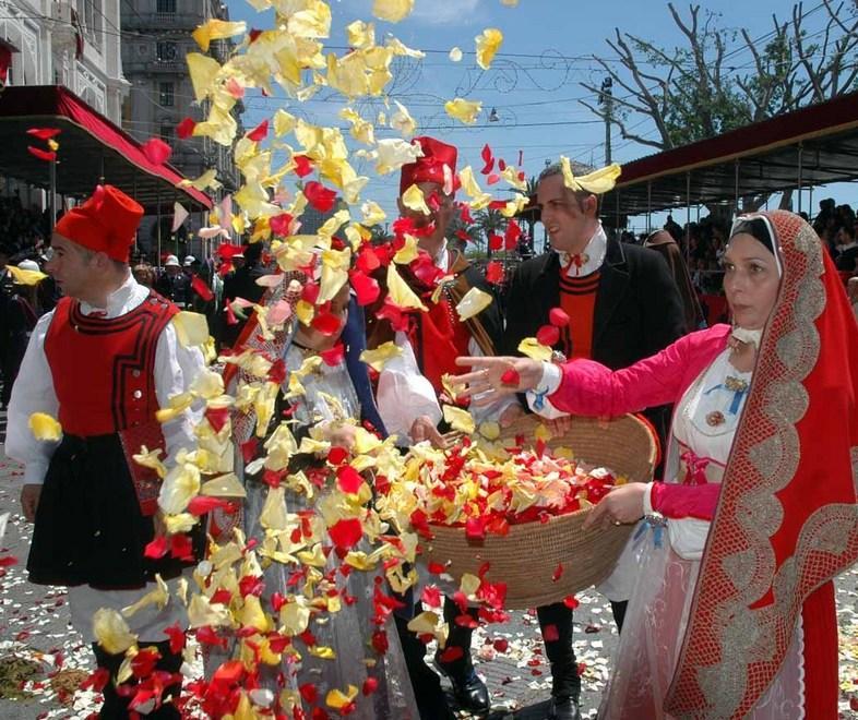 Festa anche a tavola con i malloreddus, la burrida e le pardulas 